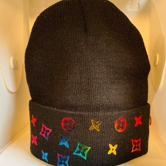 Graphic Designed Beanie( BLACK) SEE PICTURES - Picture 2 of 3